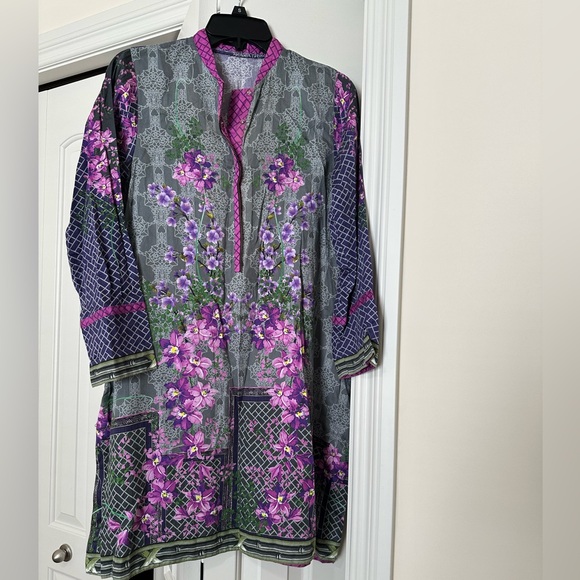 Floral Gray and Purple Women's Top - Picture 1 of 2